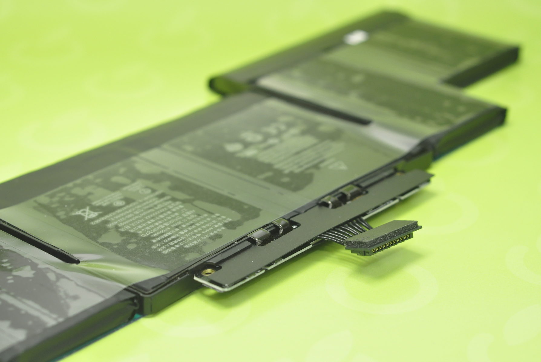 cropped macforce macbook bateria 2 Ile cykli ładowania wytrzymuje bateria MacBooka?