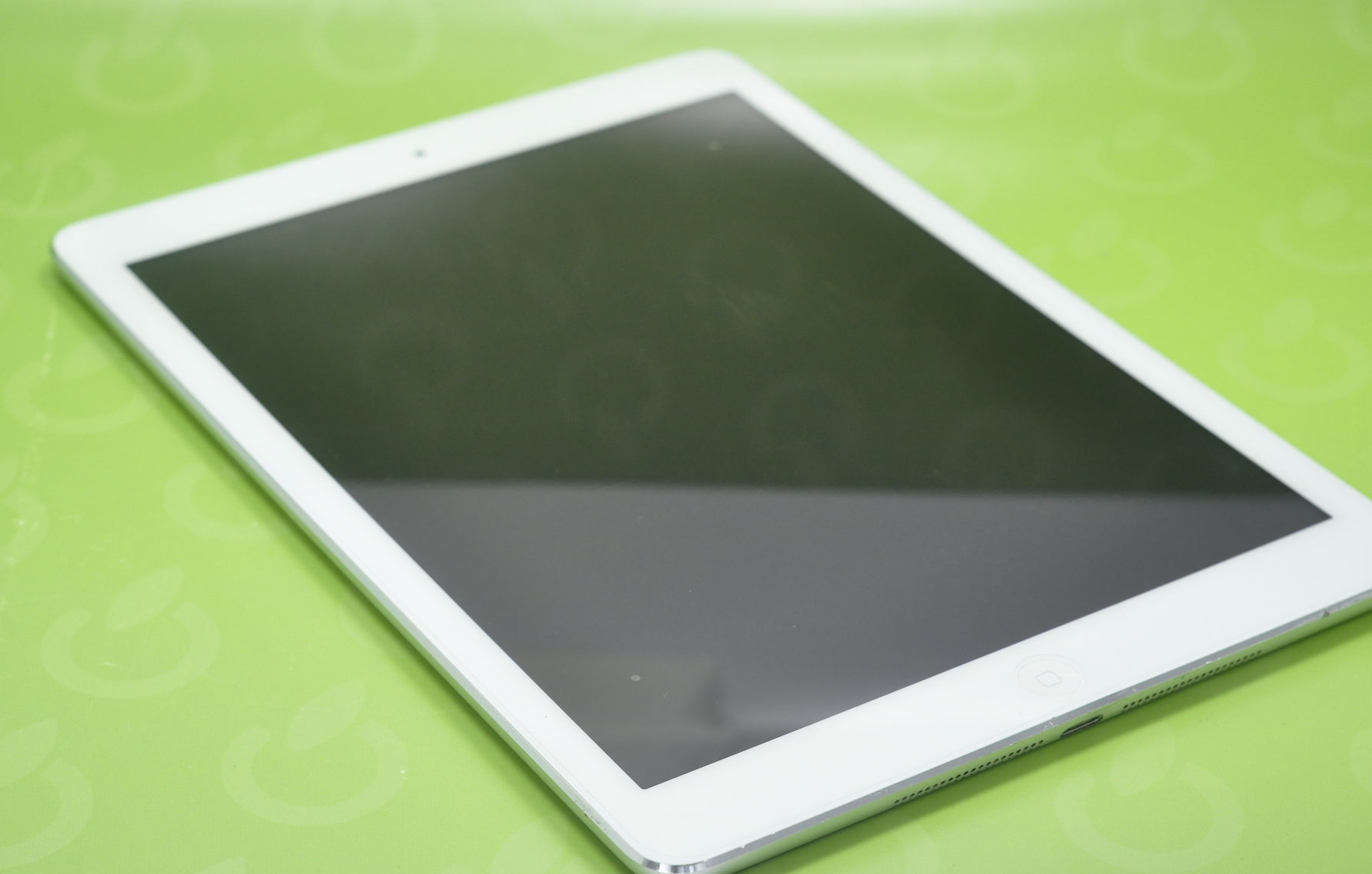 cropped macforce ipad lcd 7 1 Wymiana lub naprawa ekranu