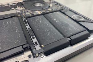 cropped-macforce_macbook_bateria_10-scaled-1 Wymiana baterii MacBook Pro i Air – serwis Apple MacForce
