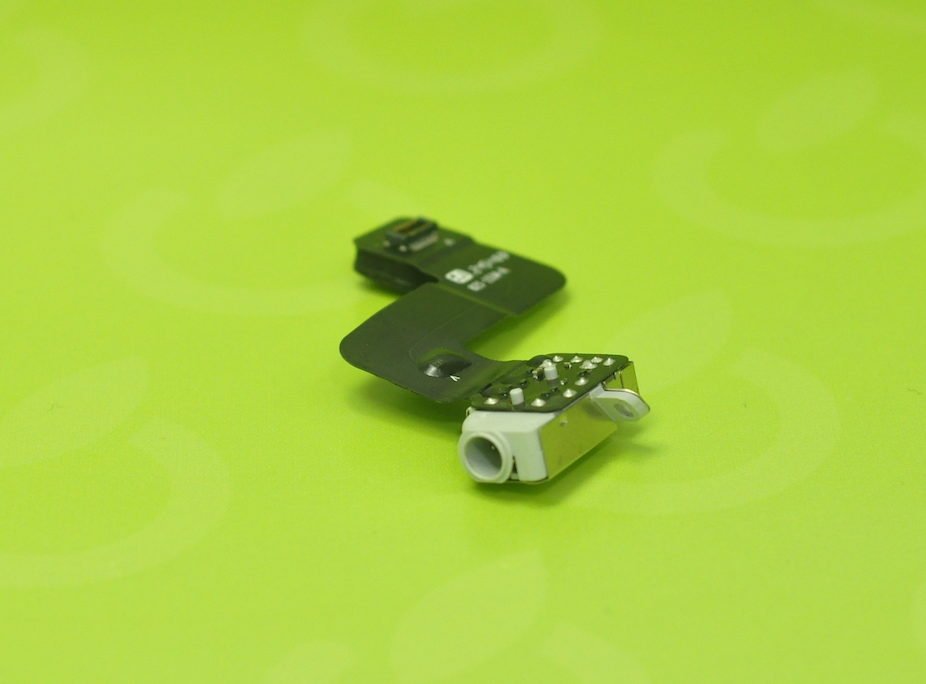 cropped macforce macbook jack 5 Naprawa złącza słuchawkowego