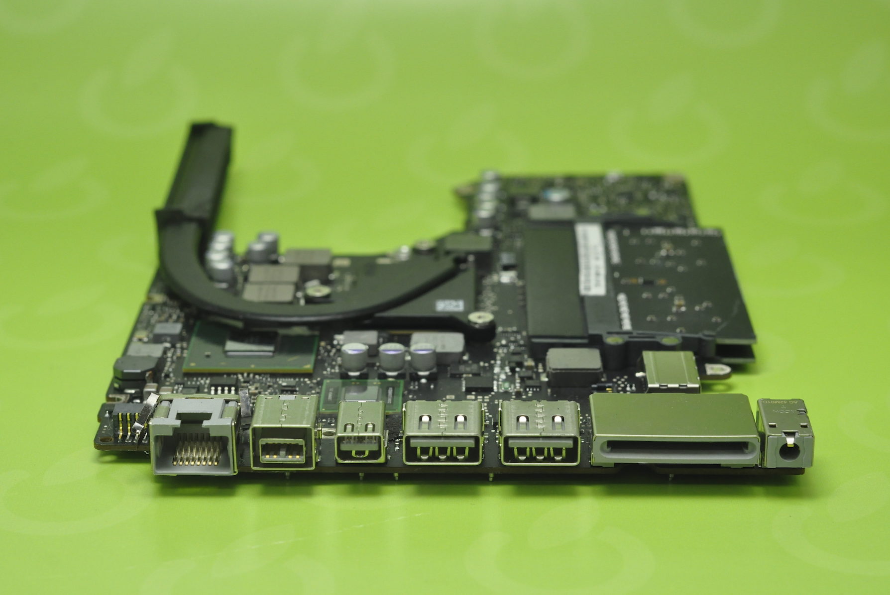 cropped-macforce_macbook_jack_9 cropped macforce macbook jack 9 Naprawa lub wymiana portu USB