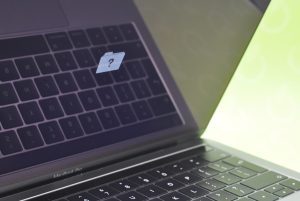 cropped-macforce_macbook_nieuruchamiasie_1 cropped macforce macbook nieuruchamiasie 1 Wymiana taśmy dysku w MacBook