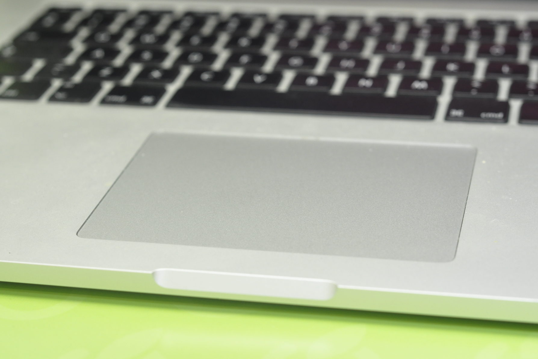 cropped-macforce_macbook_trackpad_10