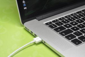 cropped-macforce_macbook_usb_4 cropped macforce macbook usb 4 Naprawa lub wymiana portu USB