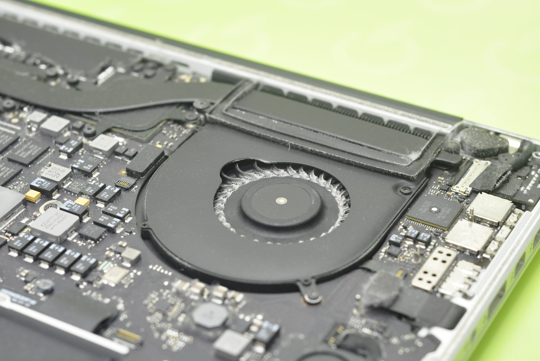 cropped-macforce_macbook_wentylator_3-1