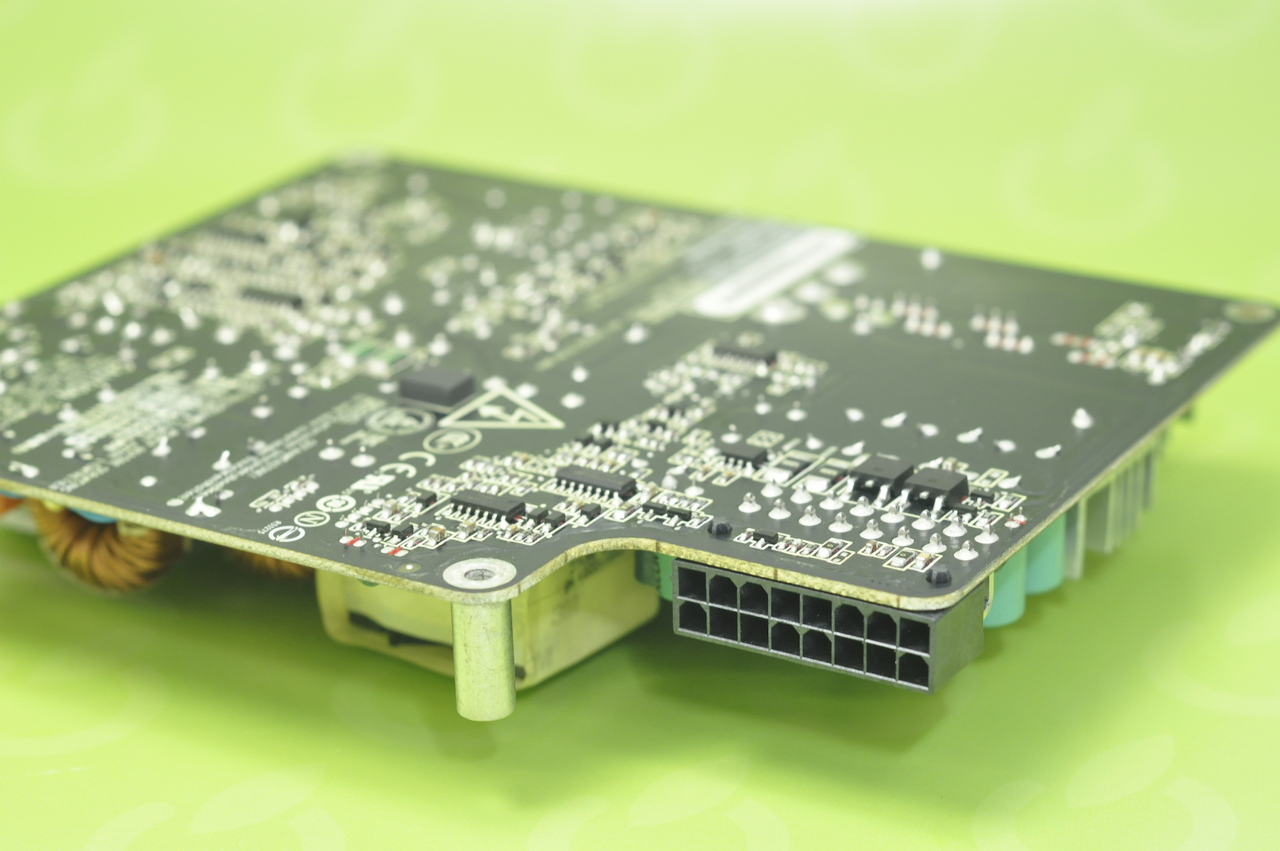 macforce_macbook_zasilacz_4