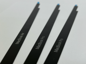 3C085095-2C1D-42E2-875A-425B255203EAIMG_6293 Pęknięta listwa ekranu MacBook Pro – fachowa wymiana w serwisie