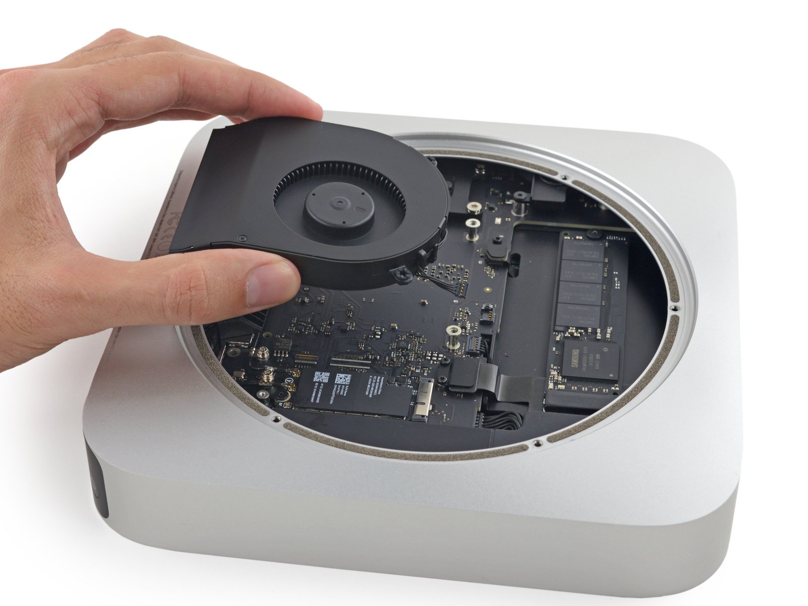 MacMini 8 Wymiana wentylatora w Mac mini